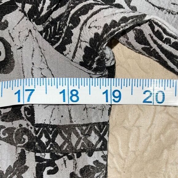 Habitat Clothes To Live In Asymmetrical‎ Blouse Paisley Print Size XS Gray Black - Picture 10 of 11